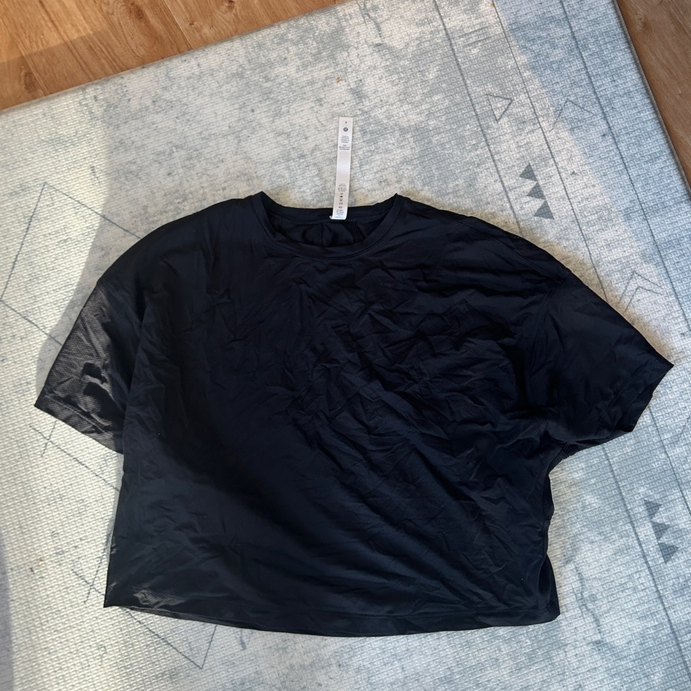 Lululemon relaxed-fit cropped workout shirt